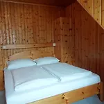 Garni Viktoria فندق لينداو